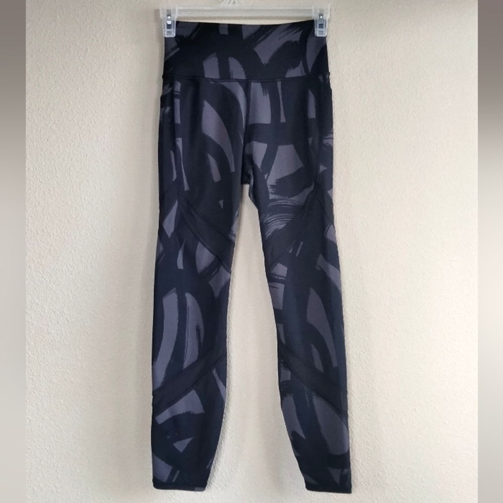 Athleta Size XS Tenacity 7/8 Tights in Black and Gray